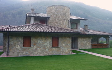 Rivestimento Villa in Pietra di Credaro lavorata a secco